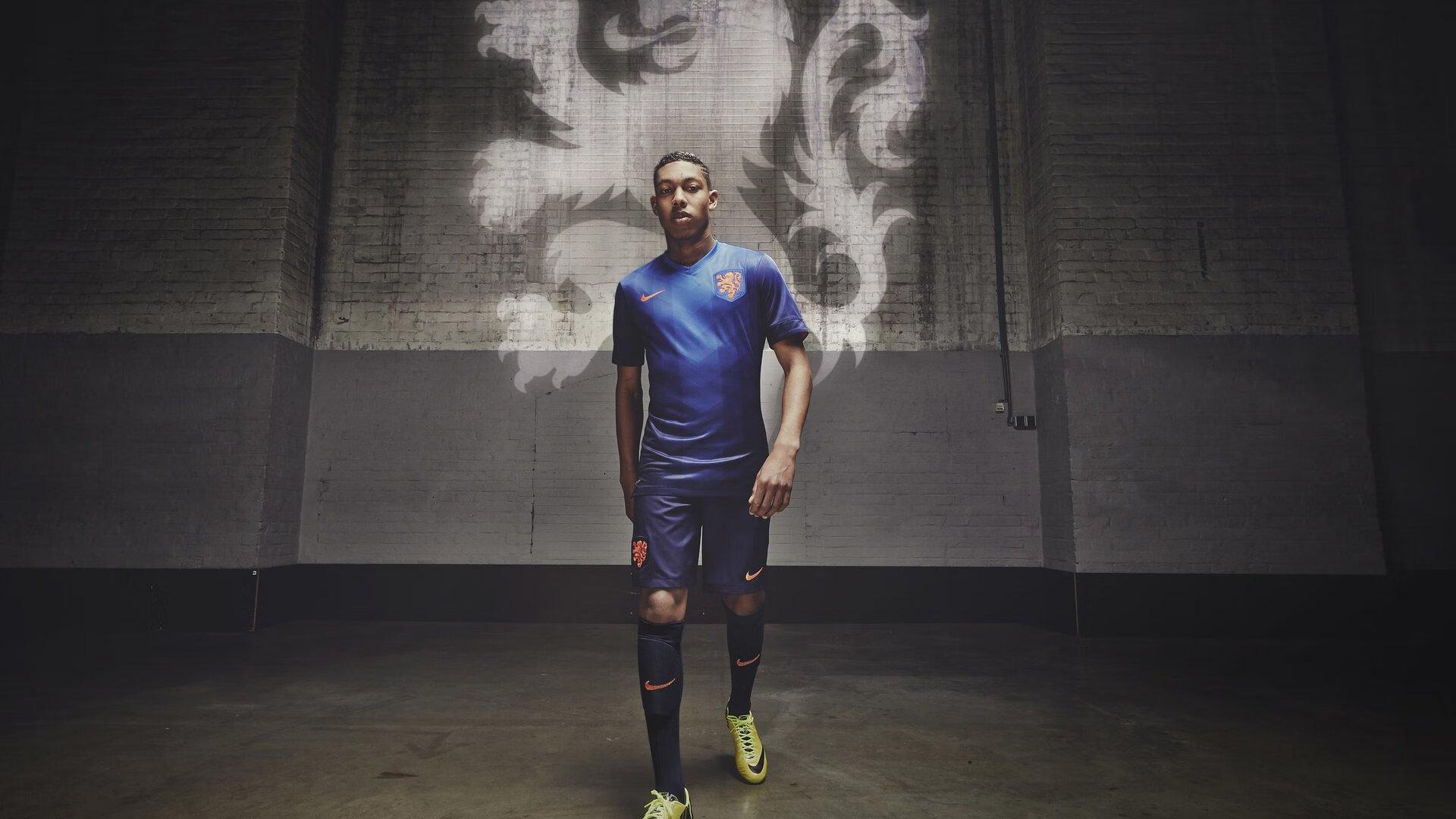 瓜迪奥拉谈锋线策略，非引援为上策 伊希纳乔点球争议引爆赛后热议