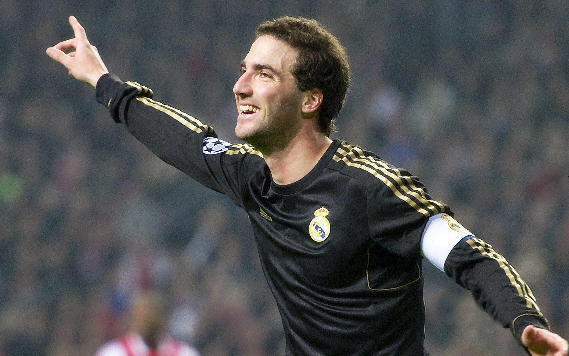 一帽定乾坤，一投绝生死！詹姆斯首尾制霸化身关键之王